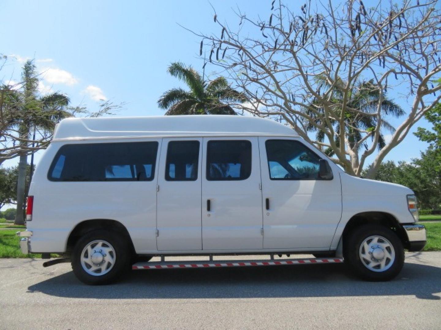 2014 White /Gray Ford E-Series Van (1FTNE1EW1ED) , Automatic transmission, located at 4301 Oak Circle #19, Boca Raton, FL, 33431, (954) 561-2499, 26.388472, -80.084045 - Photo#8